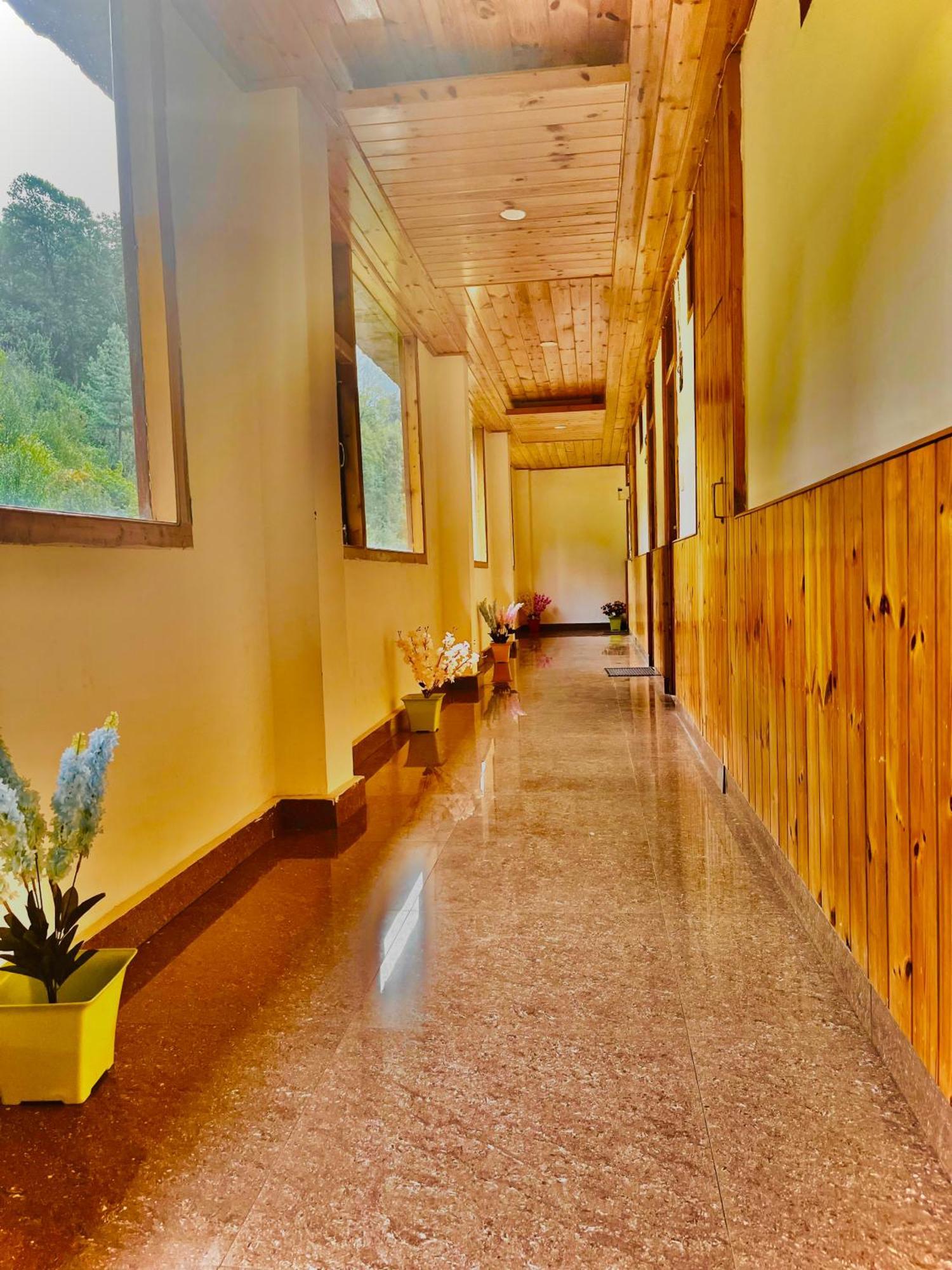 Himalayan Hill Queen Resort, Manali M98160-43400 מראה חיצוני תמונה