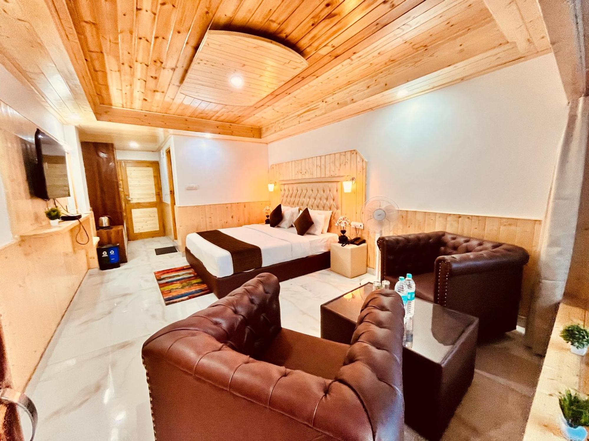 Himalayan Hill Queen Resort, Manali M98160-43400 מראה חיצוני תמונה