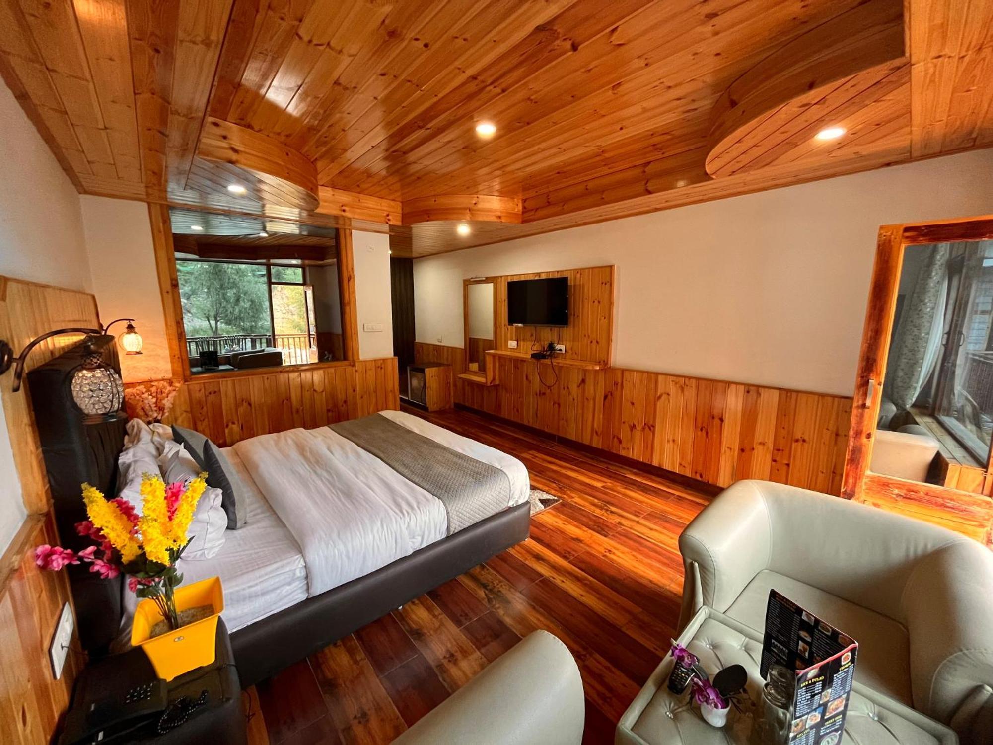 Himalayan Hill Queen Resort, Manali M98160-43400 מראה חיצוני תמונה
