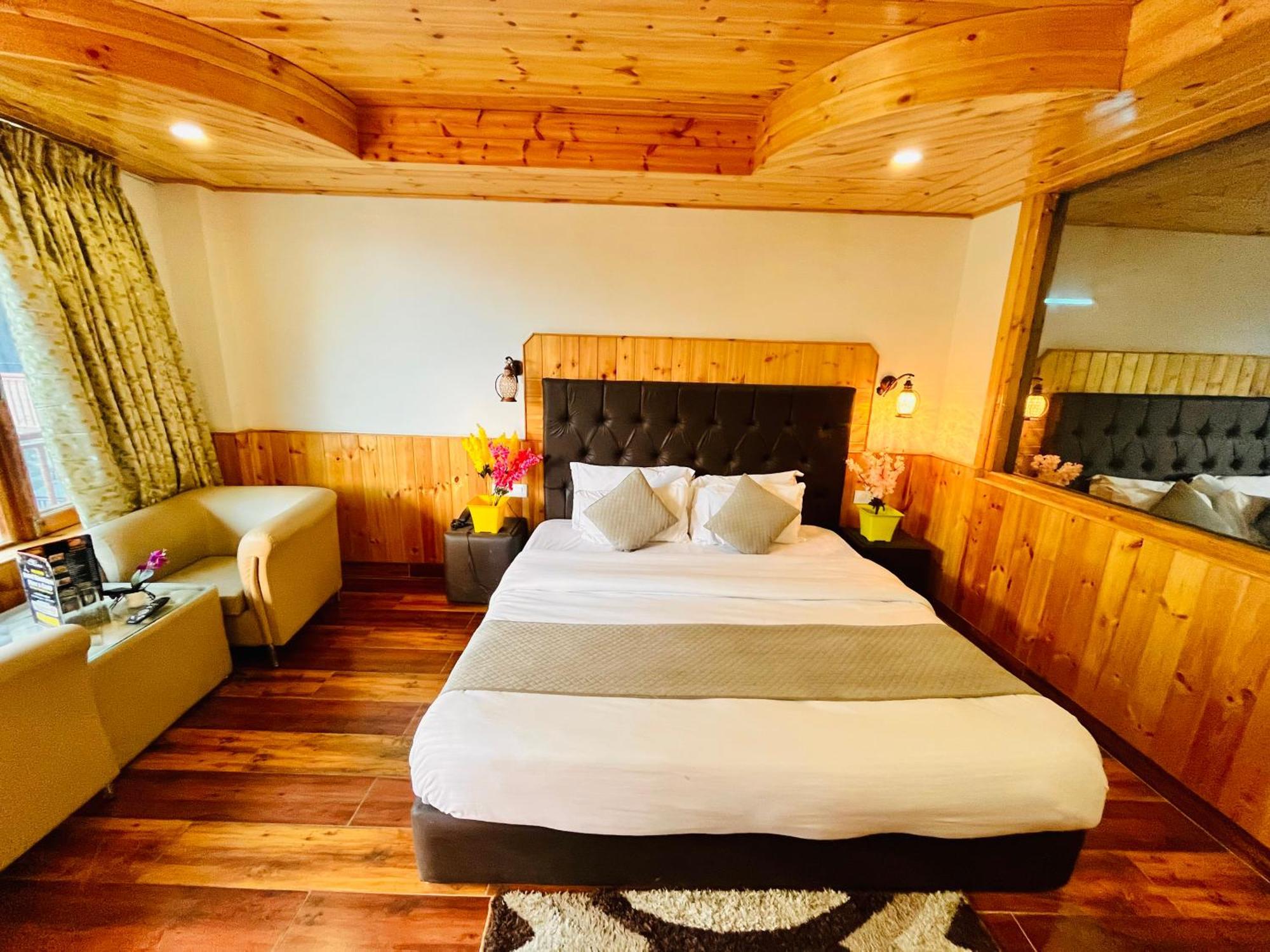 Himalayan Hill Queen Resort, Manali M98160-43400 מראה חיצוני תמונה