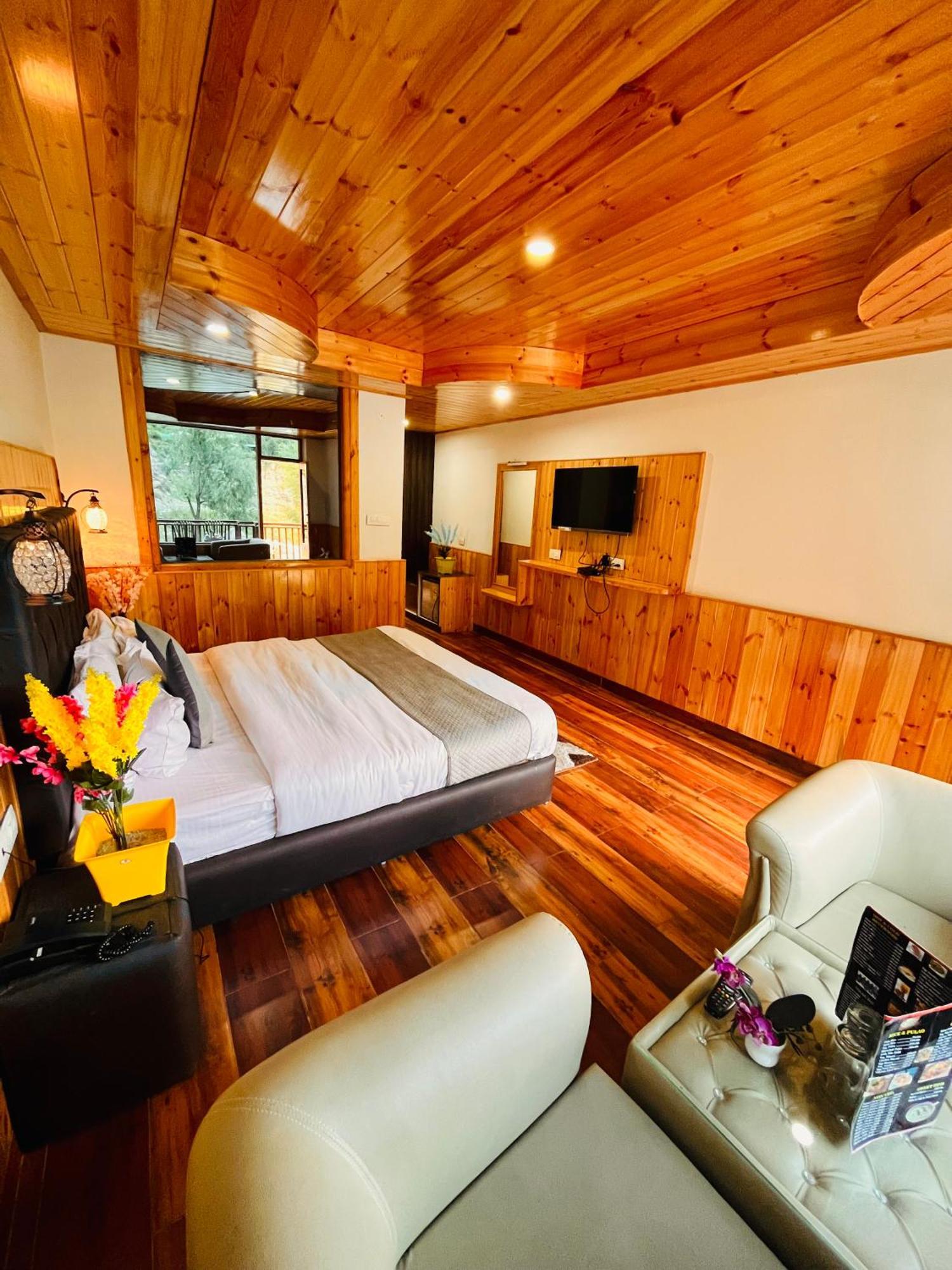 Himalayan Hill Queen Resort, Manali M98160-43400 מראה חיצוני תמונה