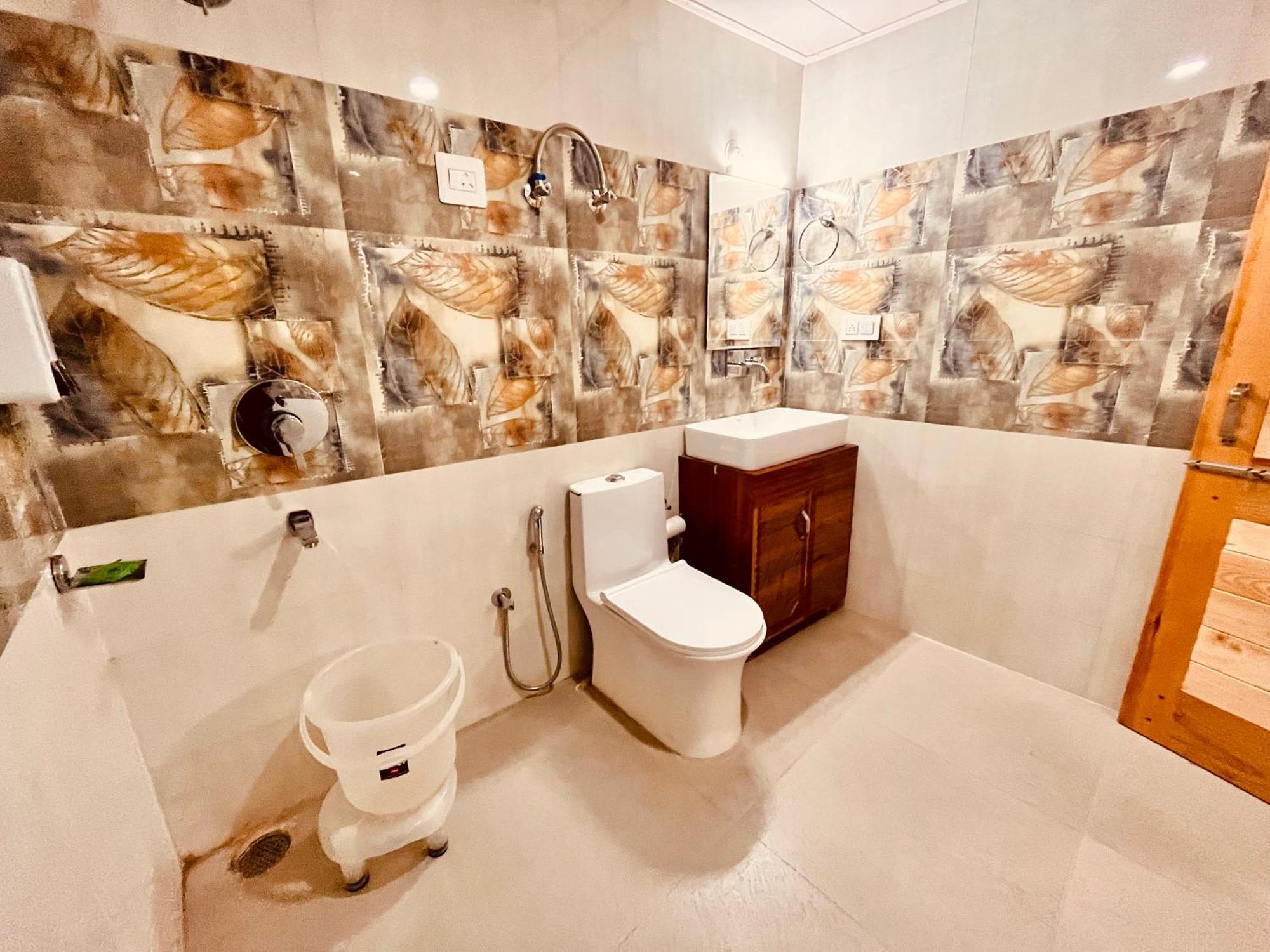 Himalayan Hill Queen Resort, Manali M98160-43400 מראה חיצוני תמונה