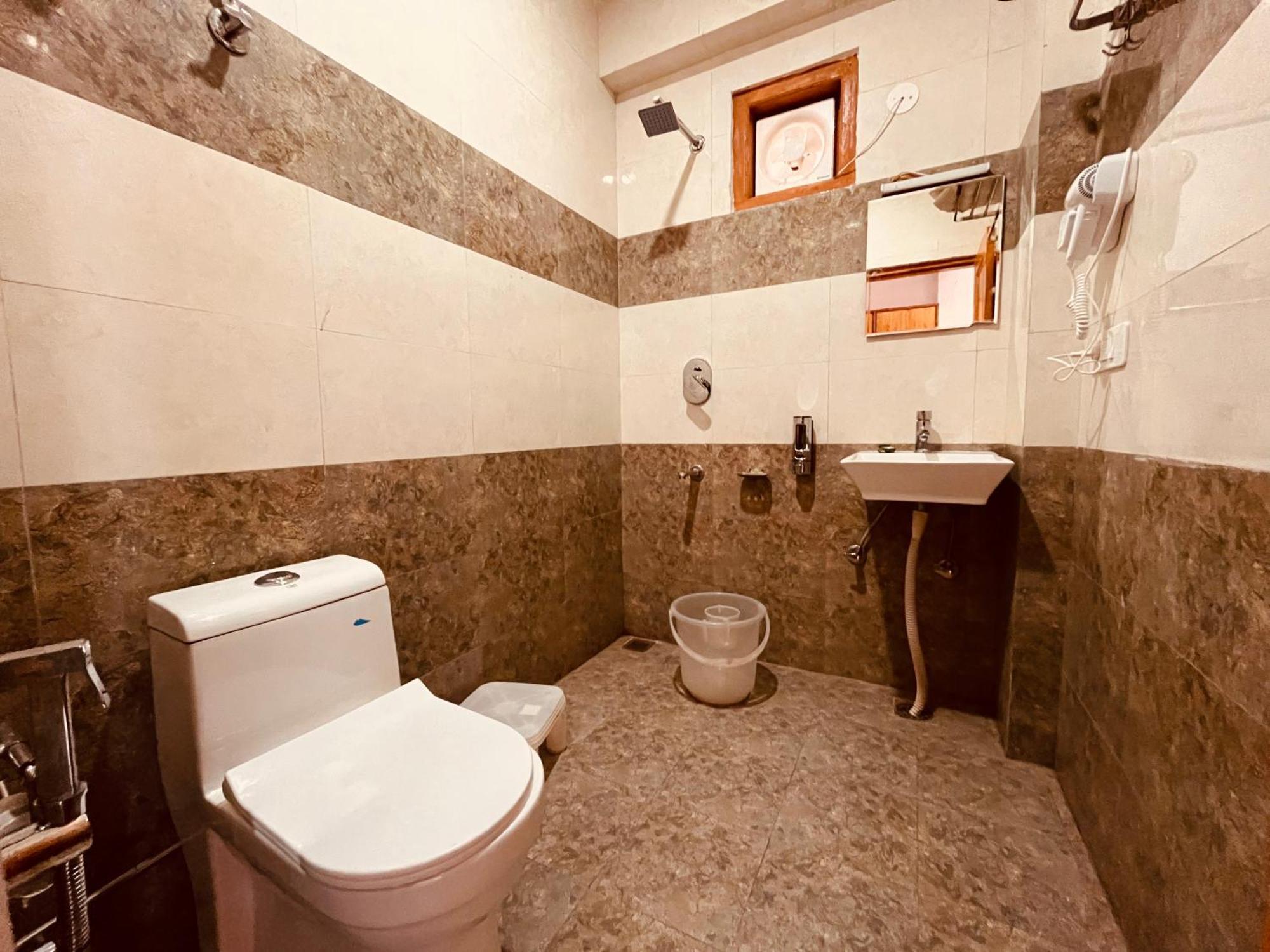 Himalayan Hill Queen Resort, Manali M98160-43400 מראה חיצוני תמונה