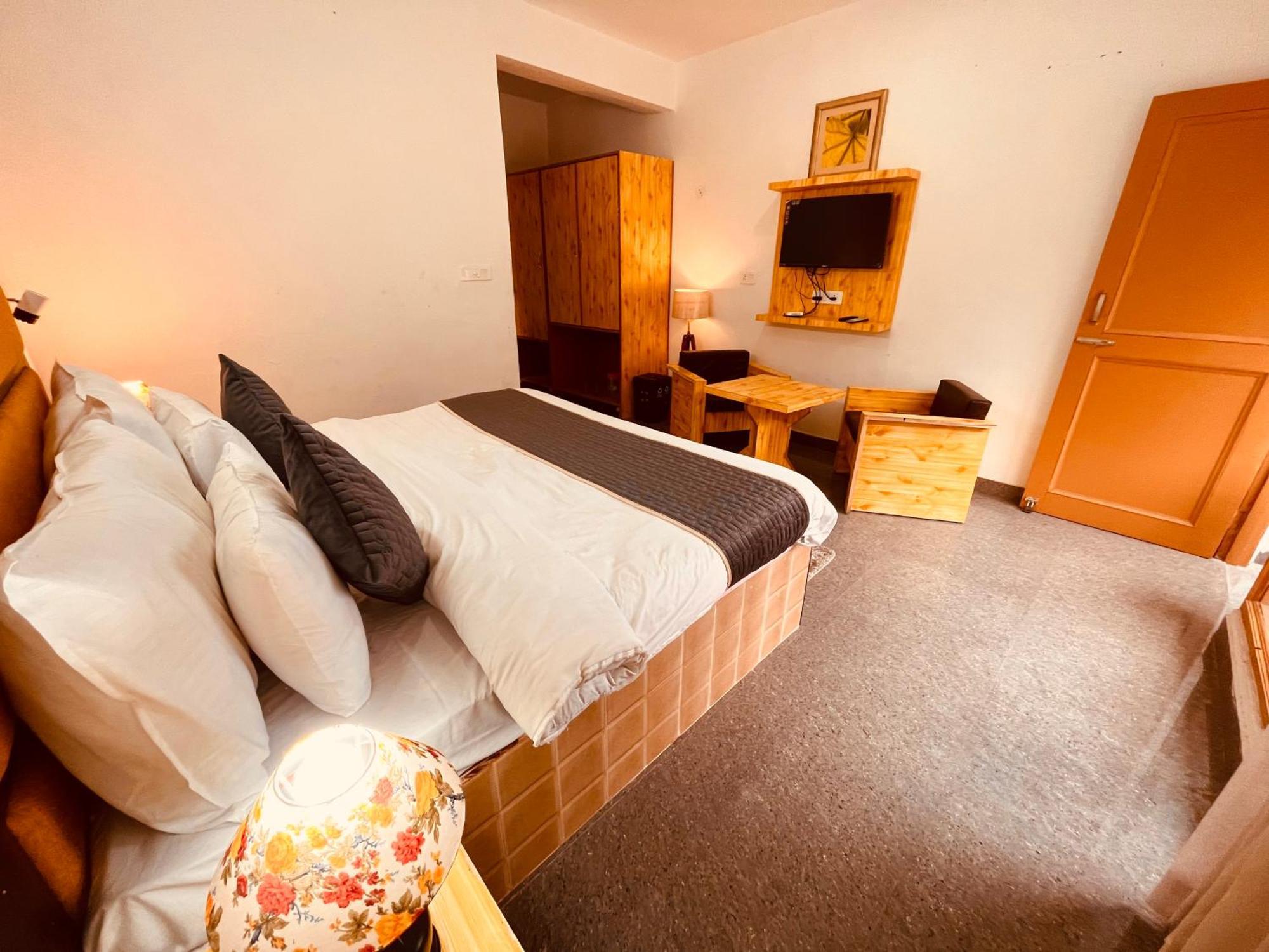 Himalayan Hill Queen Resort, Manali M98160-43400 מראה חיצוני תמונה