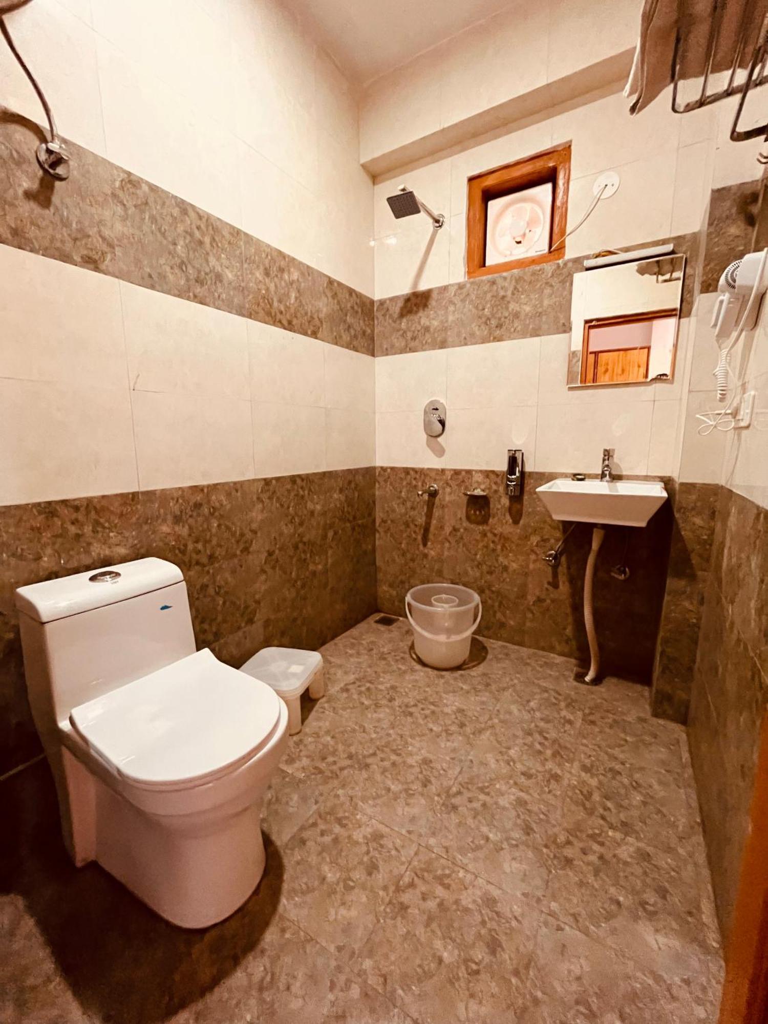 Himalayan Hill Queen Resort, Manali M98160-43400 מראה חיצוני תמונה